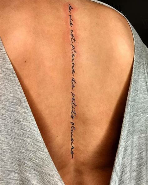 50 frases para tatuajes en la espalda que inspirarán tu identidad